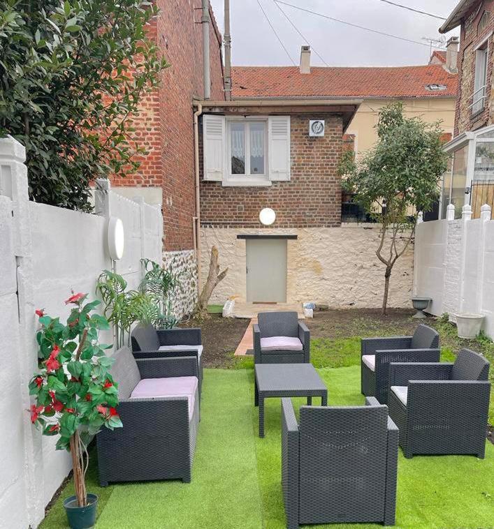 Jolie Petite Maison Avec Un Grand Jardin Montmagny Exteriör bild